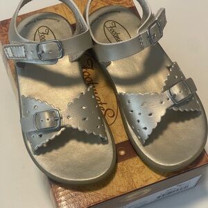 Footmates Kids eco-Ariel Soft Gold Sandals size: 9 toddler (waterproof)